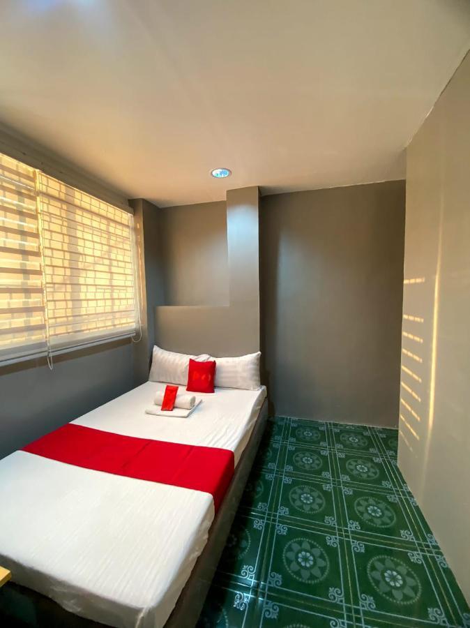 Oyo 104 Manila Venetian Hotel Exterior foto